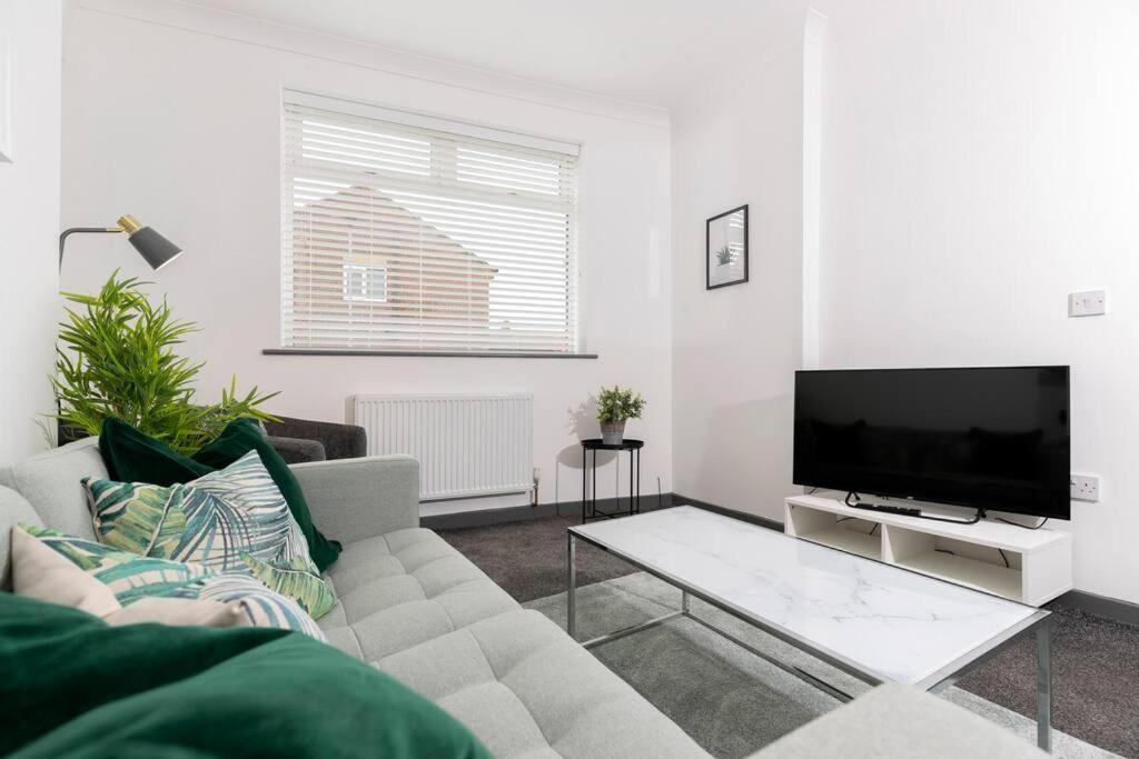 Modern Centrally Located 3 Bed Property With Tvs In Each Bedroom Super Fast Wifi And Crisp White Hotel Linen Hosted By Our Home Short Stays Darlington  Exteriér fotografie