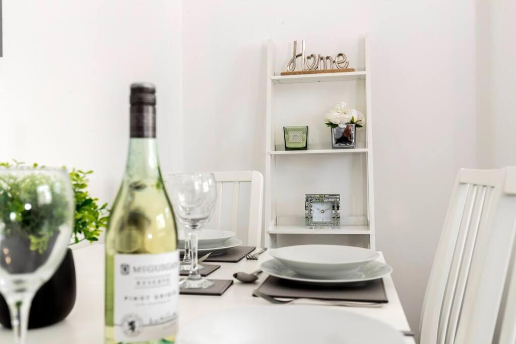 Modern Centrally Located 3 Bed Property With Tvs In Each Bedroom Super Fast Wifi And Crisp White Hotel Linen Hosted By Our Home Short Stays Darlington  Exteriér fotografie