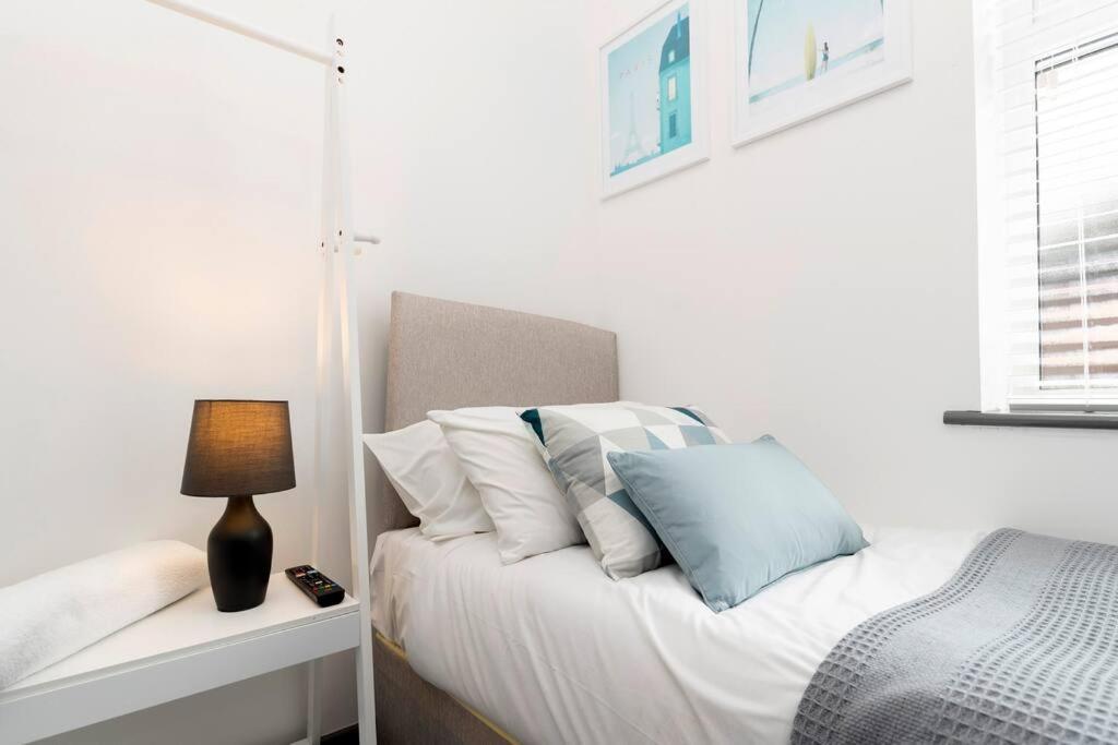 Modern Centrally Located 3 Bed Property With Tvs In Each Bedroom Super Fast Wifi And Crisp White Hotel Linen Hosted By Our Home Short Stays Darlington  Exteriér fotografie