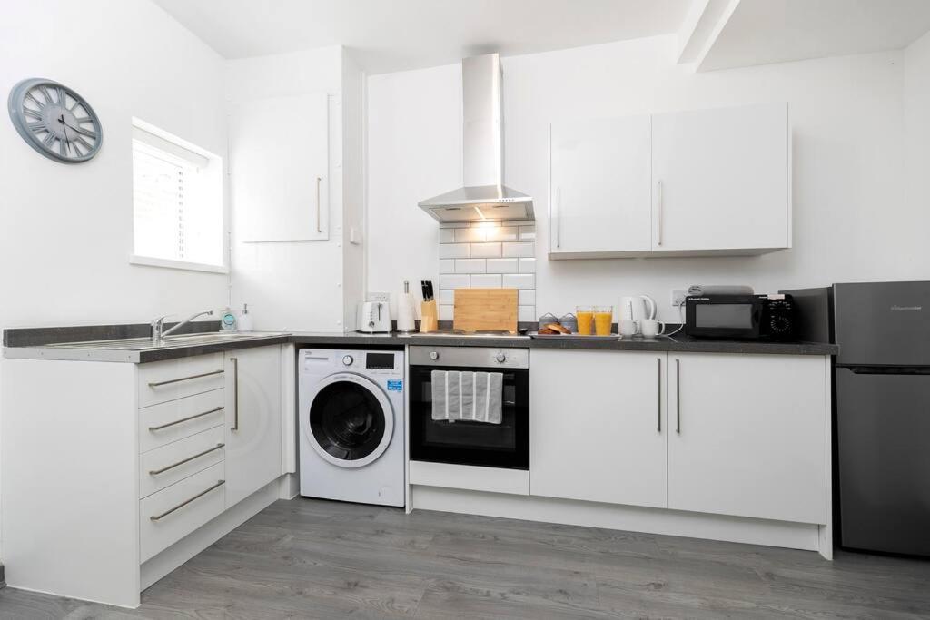 Modern Centrally Located 3 Bed Property With Tvs In Each Bedroom Super Fast Wifi And Crisp White Hotel Linen Hosted By Our Home Short Stays Darlington  Exteriér fotografie