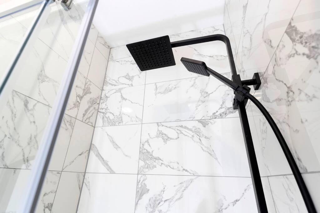 Modern Centrally Located 3 Bed Property With Tvs In Each Bedroom Super Fast Wifi And Crisp White Hotel Linen Hosted By Our Home Short Stays Darlington  Exteriér fotografie