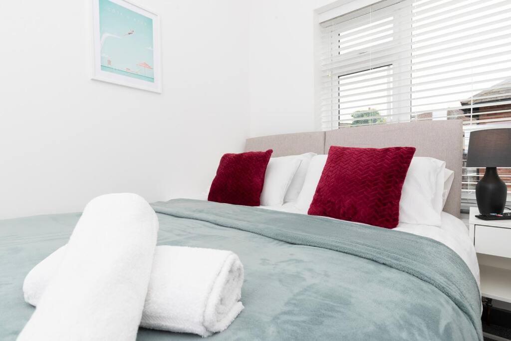 Modern Centrally Located 3 Bed Property With Tvs In Each Bedroom Super Fast Wifi And Crisp White Hotel Linen Hosted By Our Home Short Stays Darlington  Exteriér fotografie